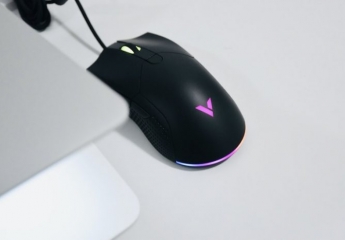 【金测评】雷柏V30幻彩RGB游戏鼠标体验：品味指尖啪啪啪，午夜炫彩更随心