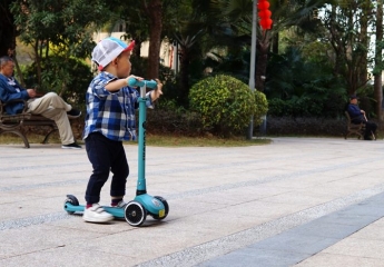 【金测评】从小玩到大，酷骑V1滑板车给足童年乐趣