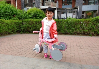 柒小佰变形儿童车体验记:炫酷漂亮趣味多