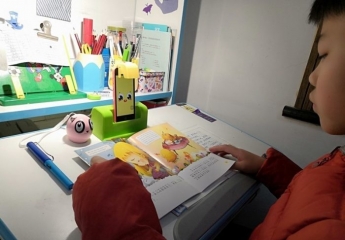 酷比魔方AI慧读器:中英文双语,能读能听能看,学校教材同步