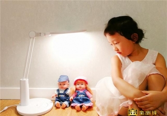 【金测评】孩视宝VL235B台灯评测:全光谱灯珠,”营养更均衡”