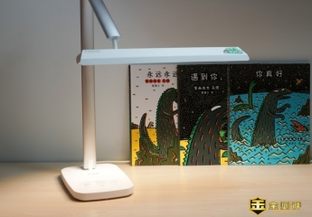 【金测评】眼爸爸台灯体验:光线均匀,更适合长时间学习