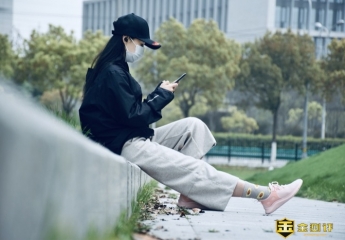 【金测评】渡漫R1 PRO旋转蓝牙耳机:能听歌的指尖陀螺,科技与音乐的融合之美