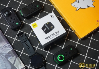 【金测评】赛博朋克风的AOHI充电器,迷你的造型还支持30WPD快充苹果安卓都能用