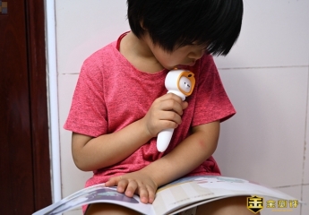 【金测评】机器岛AI双点笔体验:孩子喜欢的启蒙学习工具,支持更多教材和绘本