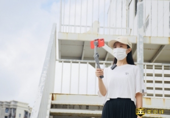 【金测评】随拍ATOM2三轴手机云台体验:三轴增稳,AI智能跟拍,还带手势控制