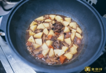 【金测评】帝伯朗菲尼雅系列不粘锅上手:炒菜蒸煮都在行的平底锅