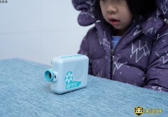 【金测评】趣学伴儿童故事放映机体验:点亮孩子的故事世界,一种会说话的绘本