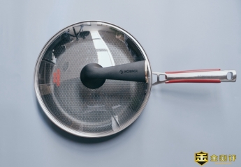 【金测评】康巴赫抗菌蜂窝煎锅上手：扎实耐用的平底锅，安全抗菌更好使
