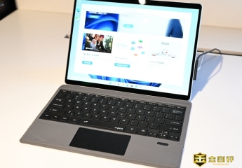 【金测评】雷柏XK200S上手：手感顺滑的平板键盘，更好用的Surface Pro伴侣