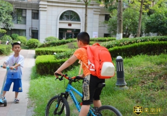 【金测评】UBOT多功能可视化抗菌减负书包JUMBO体验:更科学的抗菌减压护脊