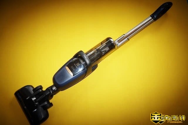 【金评测】伊莱克斯(Electrolux)PF91-5EBF手持吸尘器评测:让科技减轻父母的负担