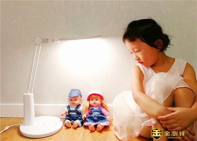 【金测评】孩视宝VL235B台灯评测：全光谱灯珠，"营养更均衡"