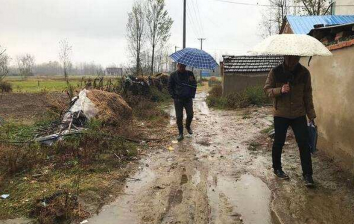 趔趄的意思是什么?趔趄的近义词?趔趄怎么读?