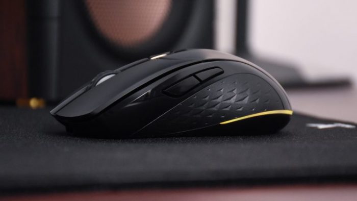 雷柏V300W双模无线RGB游戏鼠标怎么开启蓝牙模式的方式是什么？